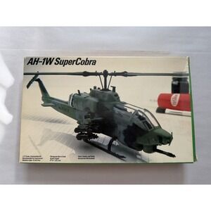 Testors Italeri Bell AH-1W SuperCobra 1/72 Model Kit No 632 Open Box